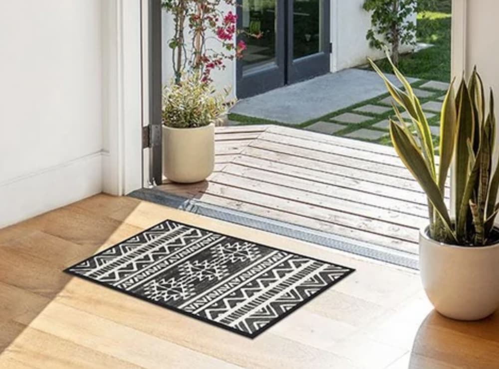 Linear Diamond Black Rug